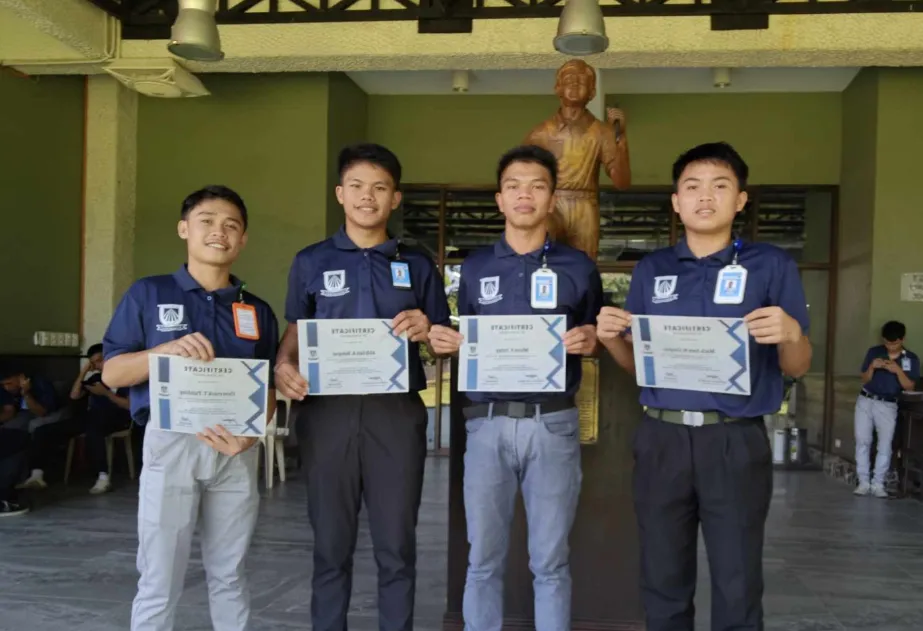 Picture of students walking together